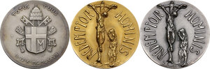 reverse: Giovanni Paolo II (1978-2005), Karol Wojtyla.. Lotto di tre medaglie: annuale A. I (in argento) e annuale A. II (un esemplare in oro e uno in argento)