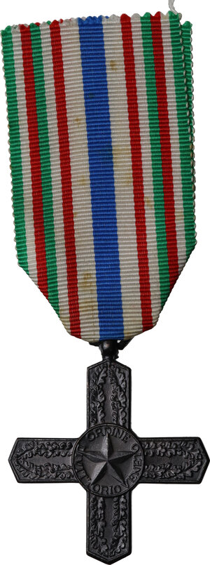 reverse: Croce dell Ordine di Vittorio Veneto