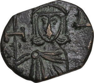reverse: Constantine V Copronymus with Leo IV (751-775).. AE Follis. Syracuse mint, 751-775