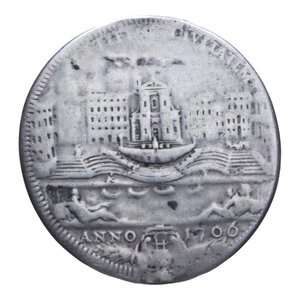 reverse: ROMA CLEMENTE XI (1700-1721) MEZZA PIASTRA 1706 R AG. 14,65 GR. MB (APPICCAGNOLO RIMOSSO)