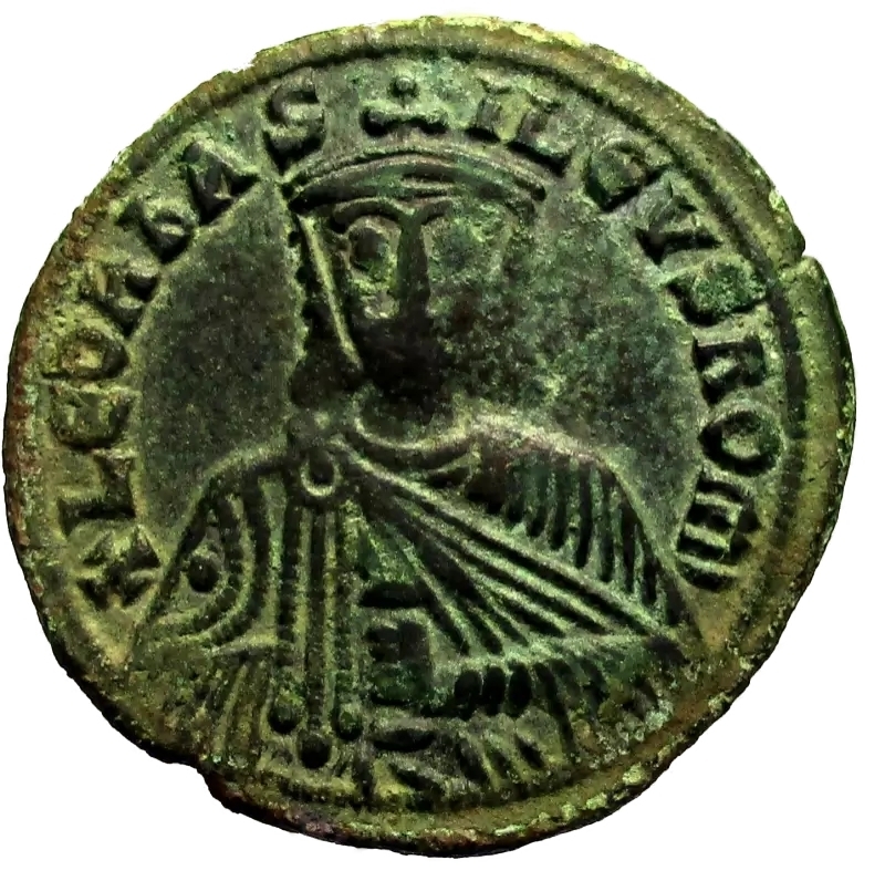 obverse: Bizantini. LEO VI. 866-912 d.C. AE Follis