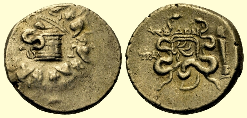 obverse: Mondo Greco. Asia Greca. Lydia, Tralleis. Cistoforo, 100-90 a.C.