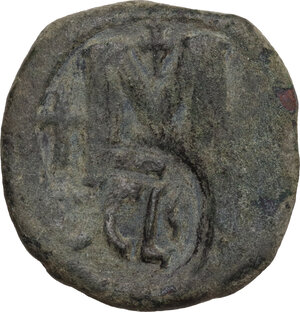 reverse: Heraclius (610-641).. AE Follis, overstruck on a Follis of Justin I for Constantinople. Syracuse mint, 615/6-627/8