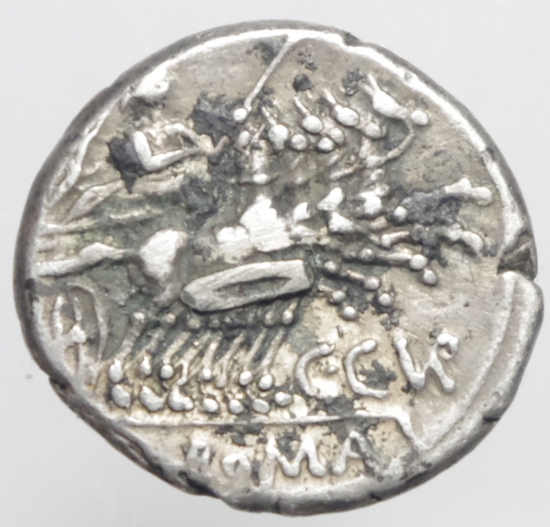 reverse: Repubblica Romana. Gens Curiatia. Caius Curiatius Trigeminus. 142 a.C. Denario. D/ Testa elmata di Roma verso destra, davanti valore X, dietro TRIGE. R/ Giunone in quadriga verso destra, coronata da una vittoria. sotto CCVR, in esergo (ROMA). Cr. 223/1. Peso 3,85 gr. Diametro 18,50 mm. BB+. NC.