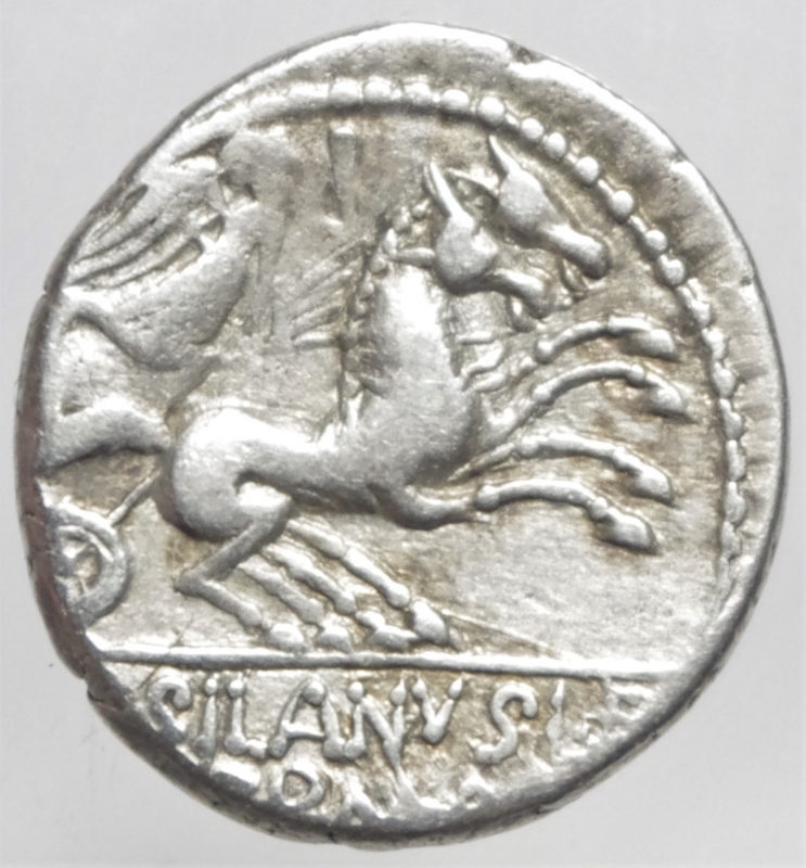 reverse: Repubblica Romana. Gens Junia. D Junius Silanus LF. 91 a.C. Denario. D/ Testa di Roma verso destra, dietro lettera. R/ D SILANVS L F ROMA La Vittoria in biga verso destra, sopra numerali. Cr.337/3. Peso 3,9 gr. Diametro 18,72 mm. qBB.