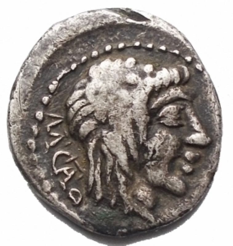 obverse: Repubblica Romana - Gens Porcia. M. Porcius Cato. 89 a.C.Quinario. D/ M CATO testa della Libert verso destra. R/ VICTRIX la vittoria seduta verso destra con patera. Peso 1,75 gr. Diametro 13,49 x 14,42 mm. CR.343/2.BB+. Patina