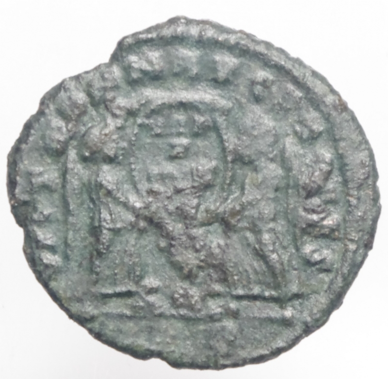 reverse: Impero Romano. Magnenzio. 350-353 d.C. Maiorina. D/ DN MAGNENTIVS PF AVG Testa verso destra nel campo A. R/ GLORIA ROMANORVM Magnenzio a cavallo ai piedi del cavallo un prigioniero, nel campo una stella, in esergo R E. RIC.197. Peso 4,00 gr. Diametro 22,28 mm. BB