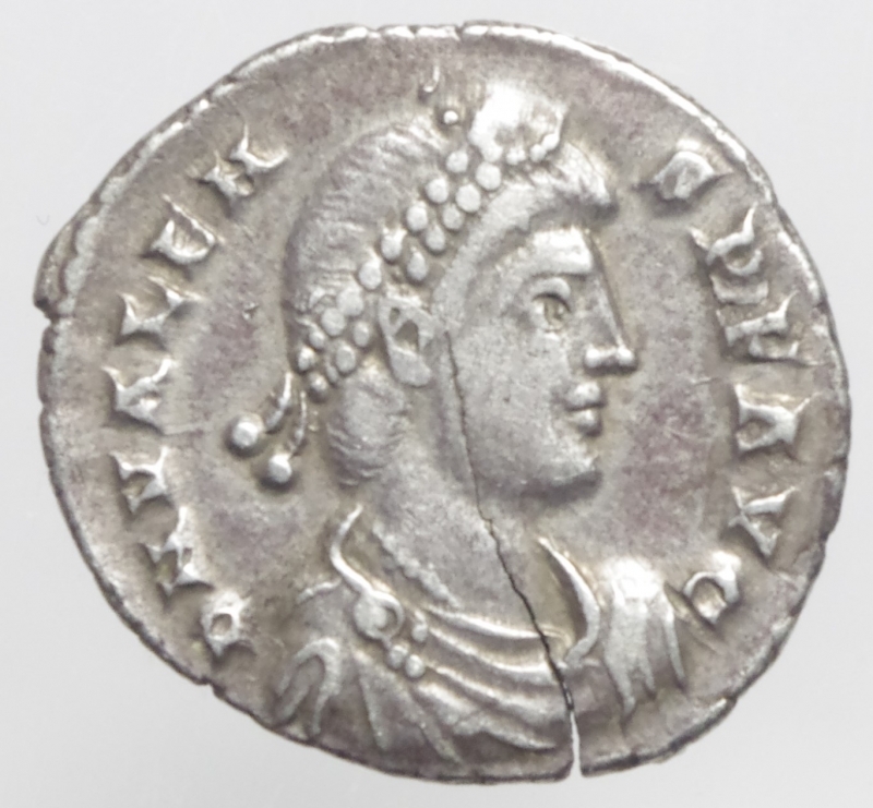 obverse: Impero Romano. Valente. 364-378 d.C. Siliqua. AR. Treviri. D\ DN VALENS PF AVG busto diademato a destra. R\ VRBS ROMA Roma seduta in trono verso sinistra regge una vittoriola. RIC 27 e (2). Peso 2,14 gr. Diametro 18,00 mm. BB+.