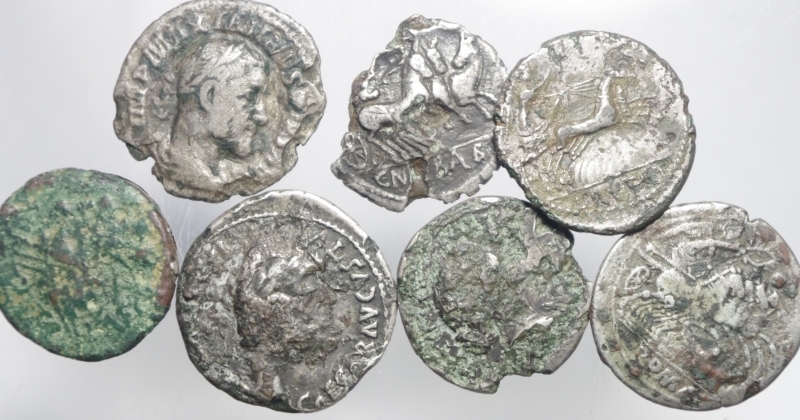 obverse: Lotti.Mondo Romano.Lotto di 7 denari suberati ( fouree) dalla repubblica a Massimino,presente un denario di Augusto con Caio e Lucio,mediamente B