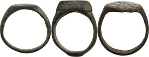 reverse: Lot of 3 bronze rings.  Medieval period.  Sizes: 18.00 mm, 17.00 mm, 16.00 mm