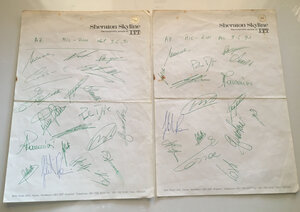 obverse: AUTOGRAFI. A.C. Milan autografi originali stagione 1990/1991, incluso van Basten e molti altri. Su due foglie di carta ingiallita, buone condizioni. 