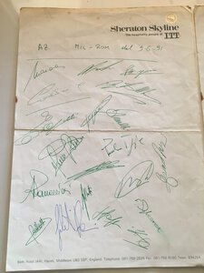 reverse: AUTOGRAFI. A.C. Milan autografi originali stagione 1990/1991, incluso van Basten e molti altri. Su due foglie di carta ingiallita, buone condizioni. 