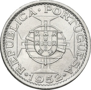 obverse: Macau.  Portuguese Republic. AR 5 patacas 1952