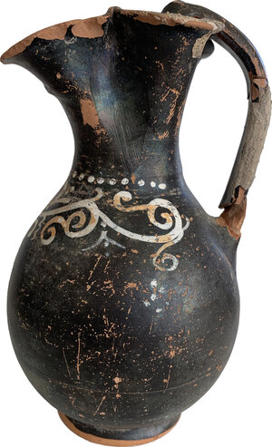 obverse: Gnathia-Ware Oinochoe.  The body decorated with ivy tendrils motif.  Apulia, 4th century BC.  Height 19 cm.  NO EXTRA-EU EXPORT
