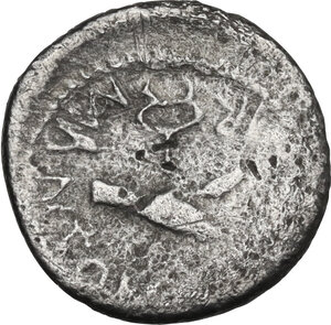 reverse: Marcus Antonius and Octavian. Quinarius, mint moving with Octavian, 39 BC