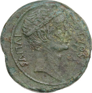 reverse: Octavian with Divos Iulius. Bronze, uncertain mint in Italy, 38 BC