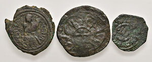 obverse: Italia meridionale. Epoca normanna. Lotto di tre monete. Mileto. Ruggero I gran conte (1085-1101). Trifollaro CU. Follaro (2) CU. Rare. Da MB a BB