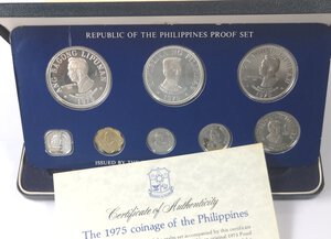 obverse: Filippine. Serie Divisionale 1975. 8 Valori Nominali con 2 pezzi in Argento. In Confezione Originale e certificato in allegato.