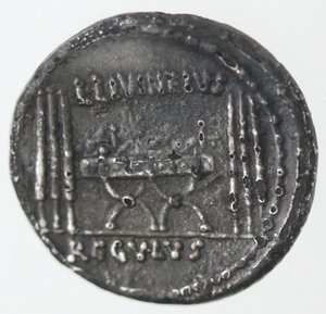 reverse: Monetazione Classica. Repubblica Romana. Gens Livineia. Lucius Livineius Regulus. 42 a.C. Denario. Ag.