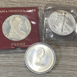 reverse: ESTERE. Lotto di 3 monete grande modulo in argento (tallero Maria Teresa, Oncia Stati Uniti 2010, Canada 5 dollari 1975). FDC 