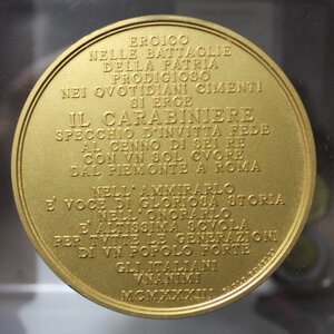 reverse: MEDAGLIA MONUMENTO AL CARABINIERE REALE-22 OTTOBRE 1933\22 OTTOBRE 1983 - AE DORATO (NON CENSITA IN QUESTO METALLO) *COLPETTI* SPL+ R