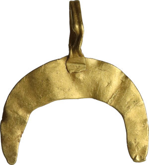 reverse: Gold pendant in the shape of a crescent moon, one side ornamented. Balkanic. 17x18 mm with the original loop