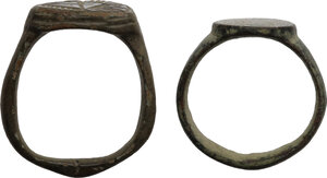 reverse: Lot of 2 bronze rings, with geometric engravings. Balkanic