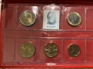 obverse: MONACO. EURO. 10-20-50 cent; 1-2 Euro + francobollo con folder. FDC