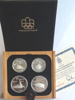 reverse: Canada. Elisabetta II Regnante. Cofanetto con 4 monete. 2 Pezzi da 10 Dollari e 2 pezzi da 5 Dollari 1976. Ag.