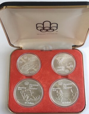 reverse: Canada. Elisabetta II Regnante. Cofanetto con 4 monete. 2 Pezzi da 10 Dollari e 2 pezzi da 5 Dollari 1976. Ag. 