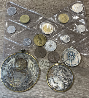 obverse: Lotto di monete, medaglie e gettoni (incluse 50 lire 1991 con rombo e 100 lire 1991 cifre chiuse).