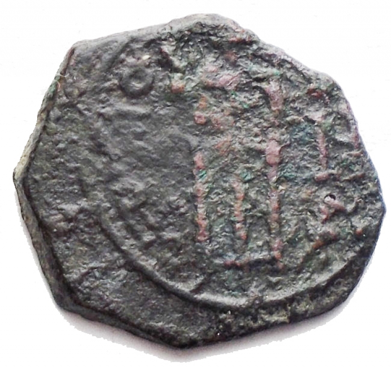 obverse: Messina Ruggero II (1105-1154) 1/2 Follaro. D/ Re in piedi volto a sinistra. R/ Croce, IC/XC/NI/KA. Sp.78. AE, 1.36 gr.