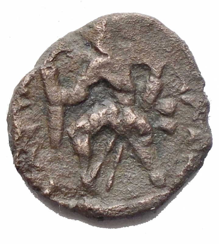 reverse: Kings of Illyria, Ballaios (c. 190-175 BC). Æ (14,9 x 15,6 mm. 2,08g). Head of Ballaios l. R/ Artemis standing l., holding long torch. SNG Copenhagen 530-4. Brown patina, VF