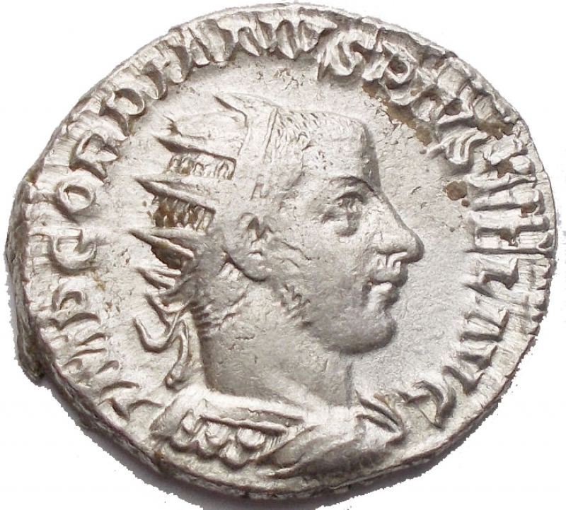 obverse: Impero Romano. Gordiano III. 238-244 d.C. Antoniniano. d/ IMP GORDIANVS PIVS FEL AVG Busto a ds con testa radiata. R/ SAECVLI FELICITAS Gordiano stante verso destra con lancia e globo. RIC 216. Peso 4,65 gr. Diametro 22,69 mm. qSPL. Fondi lucenti