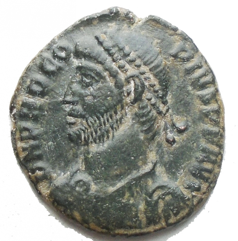 obverse: Procopius Æ Nummus. Constantinople, AD 365-366. D N PROCOPIVS P F AVG, diademed, draped and cuirassed bust left / REPARATIO FEL TEMP, Procopius standing facing, head right, holding labarum and resting hand upon shield; palm frond to left, Chi-Rho to right, CONSA• in exergue. 2,92g, 17,6 x 18,8mm Good VF- aEF