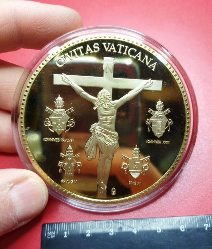 reverse: PAOLO VI (1963-1978). Imponente medaglia in oblo . Metallo dorato (77 mm - 111 gr.). CIVITAS VATICANA. Fondo Specchio. Ottima conservazione e molto affascinante.