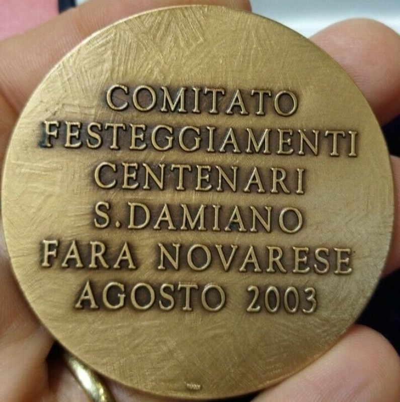 reverse: 2003. FARA NOVARESE. Comitato Festeggiamenti Centenari S. Damiano. Bronzo 60 mm. Altra stupenda medaglia, molto imponente ed attrattiva.