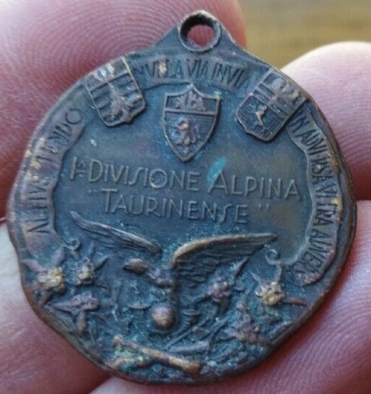 reverse: WWII - Alpini. I DIVISIONE ALPINI TAURINENSE. Presente leggera ossidazione, rara.