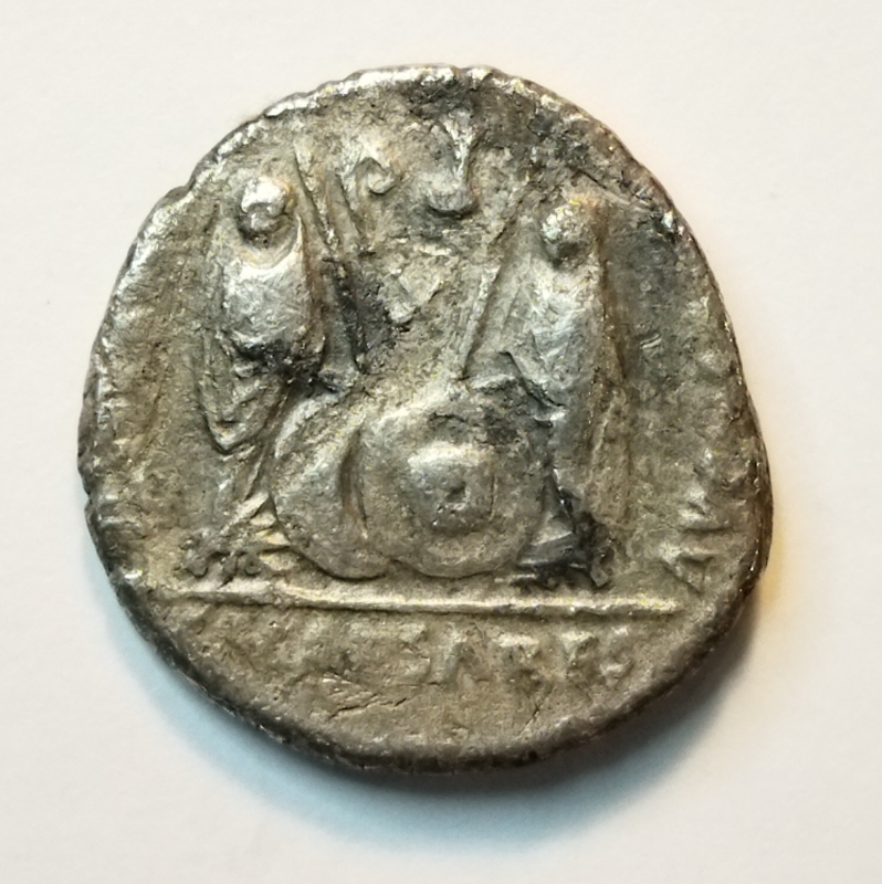 reverse: Augusto (27 a.C. - 14), Lugdunum. AR Denarius (3,02 gr – 18 mm.). D.\: CAESAR AVGVSTVS DIVI F PATER PATRIAE. R.\: C L CAESARES AVGVSTI F COS DESIG PRINC IVVENT. I figli Gaius e Lucius. RIC² 207. MB. NC.