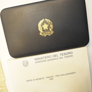 obverse: REPUBBLICA ITALIANA – DIVISIONALE PROOF – ANNO 1997 – DOPPIO ARGENTO –  COMPLETA  COFANETTO INSOLITAMENTE PERFETTO 