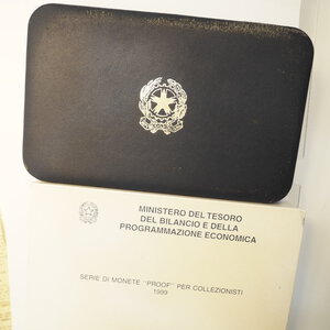obverse: REPUBBLICA ITALIANA – DIVISIONALE PROOF – ANNO 1999 – DOPPIO ARGENTO – COMPLETA COFANETTO IMPERFETTO - 