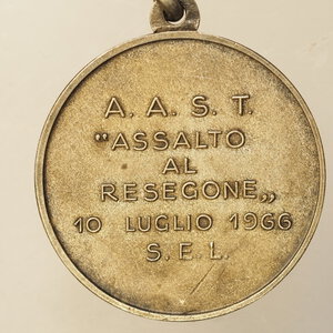 reverse: MEDAGLIA – ASSALTO AL RESEGONE . 1966 32MM