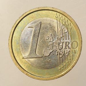 reverse: CURIOSITÀ – 1 EURO ITALIA 2002 ESUBERO DI METALLO AL BORDO