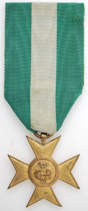 obverse: Medaglie. Vittorio Emanuele. 1900-1943. Regio Esercito. Croce per i 25 anni di servizio. Ae. Dorato. 