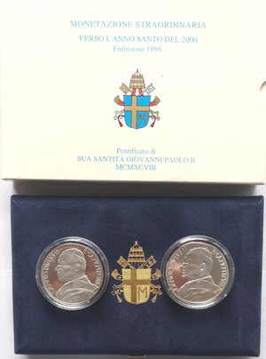 obverse: Vaticano. Giovanni Paolo II. 1978-2005. Dittico 10.000 Lire + 10.000 Lire 1998. Anno Santo del 2000. 4° Serie. Ag. 