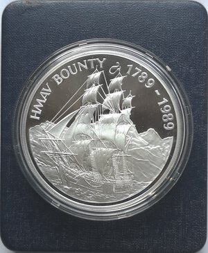reverse: Pitcairn Islands. Elisabetta II. 50 Dollari 1989. Ag 999. 