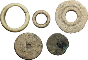 reverse: Lot of 5 bone gaming pieces.  Roman period, 1st-4th century AD.  From 32 mm to 17 mm