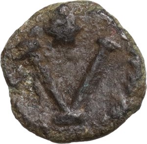 reverse: Justin II (565-578). AE Pentanummium, Ravenna mint (?)