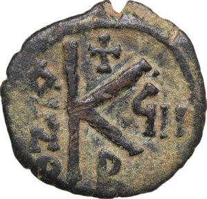 reverse: Maurice Tiberius (582-602). AE Half Follis. Constantinople mint, 2nd officina. Dated RY 8 (589/590)