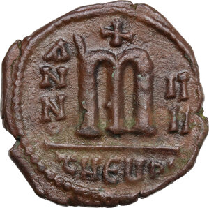 reverse: Phocas with Leontia (602-610). AE Follis, Theupolis (Antioch) mint, dated RY 4 (605-606)